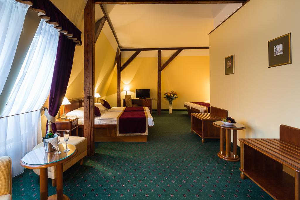 Quadruple Room,706834846:JPEG